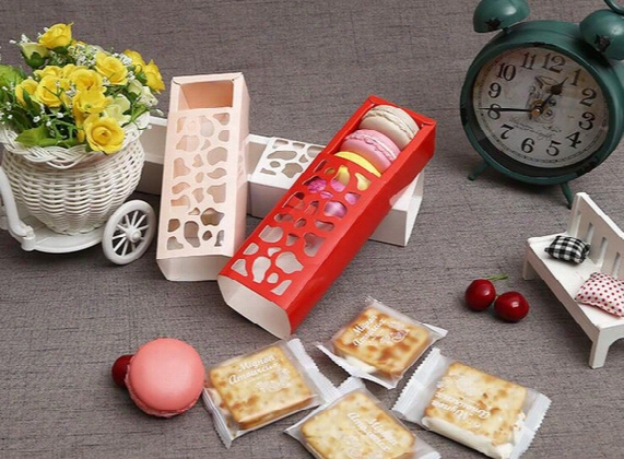 New Hollow Macaron Box Cupcake Container Valentine Chocolate Packing Wedding Baking Package Macaron Packing Paper Cake Boxes 4*6*13cm