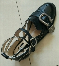 2017 One word buckle sandals flat carved small bee women's shoes belt buckle metal sandals leather round head with shoes